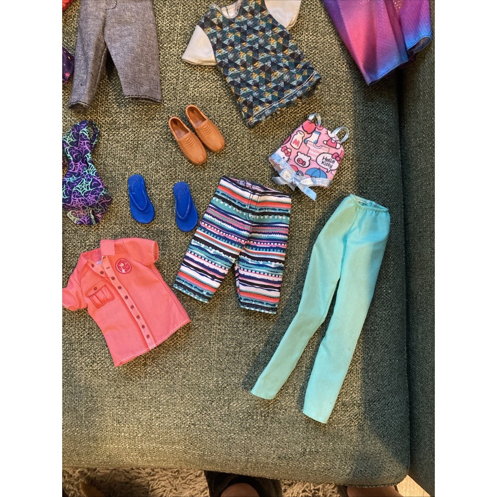 Vintage Barbie Wardrobe Case Lot - 25+ Clothes, Dresses, Ken Items, Shoes & More - Picture 7 of 14